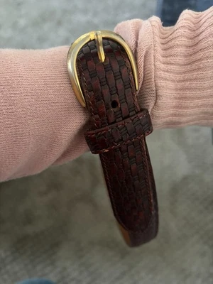 Cinturón de cuero de becerro italiano en relieve marrón talla 30 Cole Haan para hombre estilo tejido Foto 1 de 4