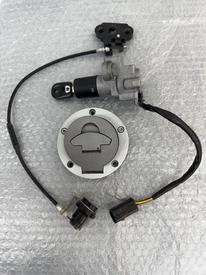 Ducati 1198S Lock Set  Gas Cap -  Ignition- Seat Lock- One Key Foto 1 de 4