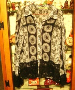 VINTAGE LLOYD WILLIAMS WOMANS SIZE LARGE FLOWER LACE BELL SLEEVE SHIRT/BLOUSE - Picture 1 of 11