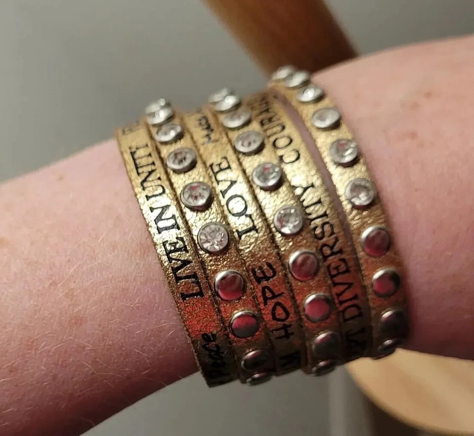 Pulsera GOODWORKS Imitación Cuero Cristal Imán Oro Citas Inspiradoras Foto 1 de 4
