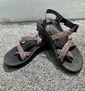 Sandalias para mujer Chaco con tiras rojas azules y puntera Active Comfort 8 - Imagen 1 de 9