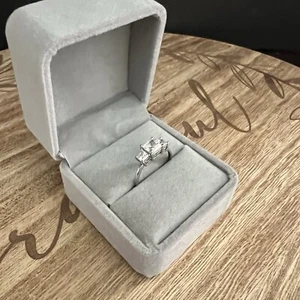 10K White Gold Princess Cut 3 Stone CZ Engagement Ring Size 10 2.5 grams - Picture 1 of 20