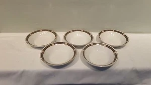 Ein Set aus fünf Wedgwood & Co Greek Key Imperial Porzellan Beerenschalen - Bild 1 von 7