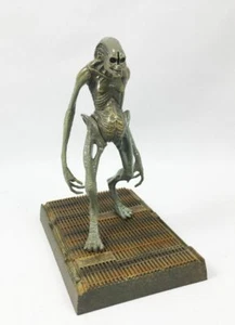 Alien Konami SF Movie Selection Vol.2 New Born ( Resurrection 1997) Candy Toy - Picture 1 of 3