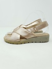 cushion walk crossover sandals