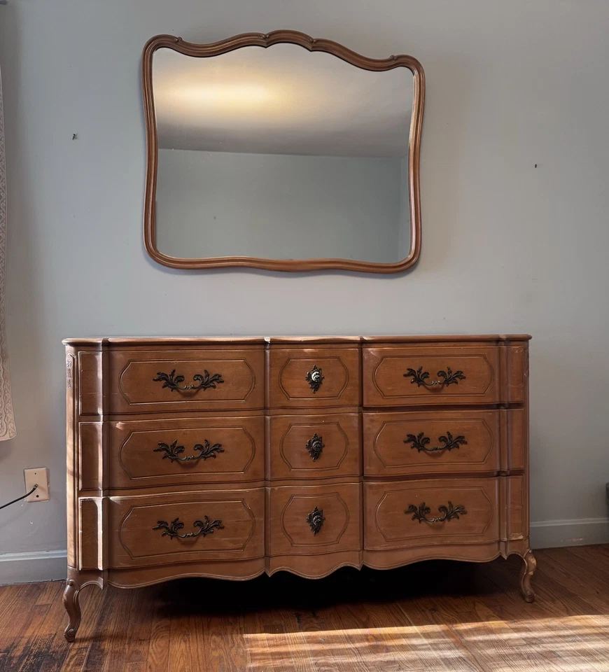 Винтажный набор комодов и зеркал 1940-х Joseph Gerte Boston из красного дерева на заказ 9 ящиков - Изображение 1 из 4