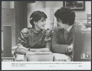 @Col Gremlins ’84 PHOEBE CATES ZACH GALLIGAN SONRIENDO - Imagen 1 de 1
