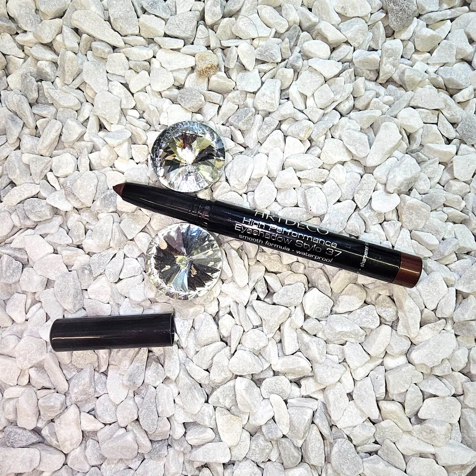 ARTDECO Lidschatten High Performance Stylo 37 SCHOKO BRAUN WASSERFEST 1,4g Neu - Bild 1 von 1