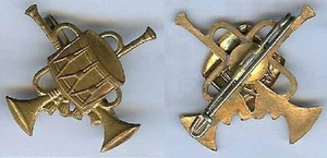 Musique - Clique et harmonie trompettes et tambour ancien boutonnière - Imagen 1 de 1