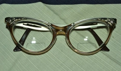 GAFAS VINTAGE MARCO OJO DE GATO AÑOS 50 UNIVERSAL EE. UU. UOC 5 1/2 BEIGE TROPICAL Foto 1 de 4