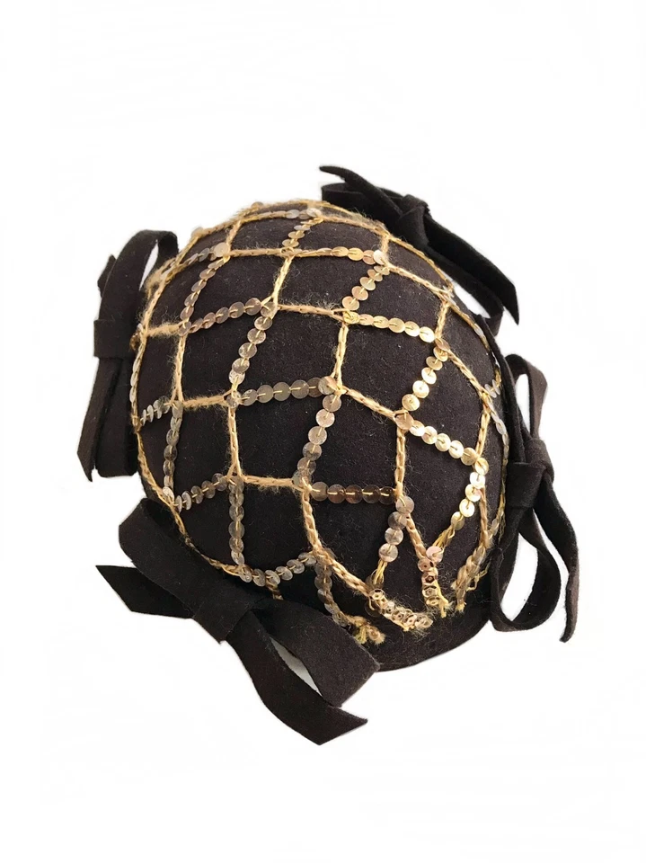 Chapéu cloche vintage década de 1940 marrom arco feltro ouro lantejoulas/tampa caveira glitter anos 40 - Imagem 1 de 4