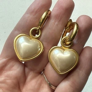 Vtg Marvella Faux Pearl Heart Cabochon Gold Tone Chunky Clip On Hoop Earrings - Picture 1 of 5
