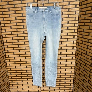 Jeans mit weicher Umrandung und besticktem Saum Größe 6 - Bild 1 von 7