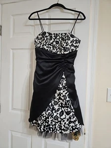 Blondie Nites By Linda Bernell Junior's Black White Formal Prom Dress Size 11 - Picture 1 of 5