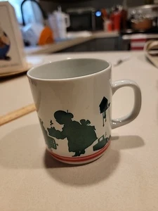 AVON MRS SANTA CLAUS CHRISTMAS HOLIDAY COLLECTIBLE COFFEE CUP/MUG - Picture 1 of 6