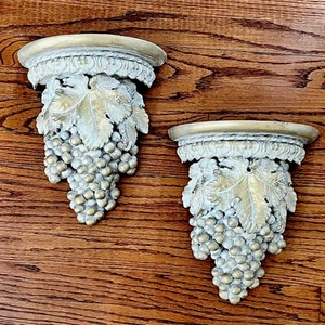 Verzierte Wandregale (2) Wandlampen Trauben & goldene Blätter/White Wash/Tellerrillen - Bild 1 von 11