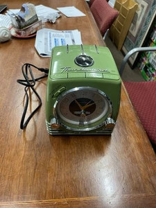 Radio Reloj Despertador Thunderbird Verde - Imagen 1 de 7