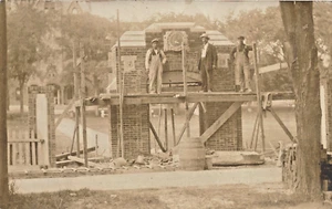 Franklin MA~Bricklayers Build Entrance Gate Dean Academy~Real Photo Postcard - Photo 1/3
