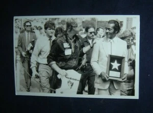 CHUCK BERRY ~ PASEO DE LA FAMA DE HOLLYWOOD 1987 GARY LEONARD EN BLANCO Y NEGRO FOTO POSTAL M- - Imagen 1 de 2
