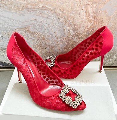 Zapatos de salón Manolo Blahnik Hangisi rojos a lunares con hebilla Foto 1 de 4