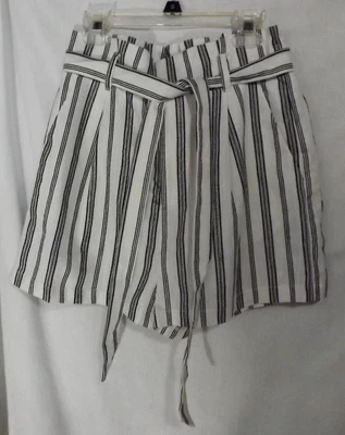 #8163 可爱! 全新 'FOREVER 21' 条纹短裤,小号 — 第 1/4 张图片