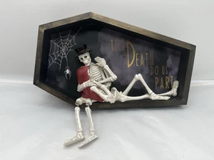Ashland Halloween Skeleton Couple in Coffin Legs Wall Description - Picture 1 of 3