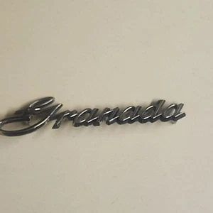 Original 1970s Ford Granada car metal badge / / emblem / D5DB-16b114-aa - Picture 1 of 3