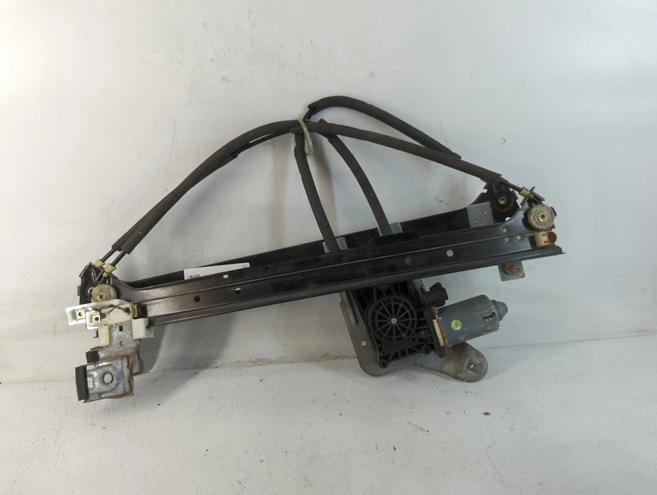 2005-2006 Gmc Yukon Xl 1500 Passenger Rear Right Power Window Motor L2IEO - Image 1 of 4