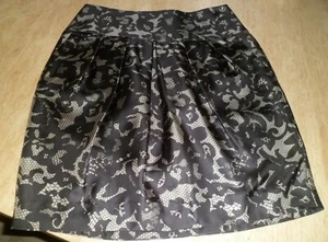 STUNNING Banana Republic 100% Silk Tulip Skirt Us 6 / UK 10 NEW - Picture 1 of 3