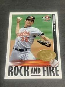 1997 Puntuación "Hobby Reserve" Sello de Oro Rock and Fire #HR519 ¡Mike Mustina! Orioles! - Imagen 1 de 3