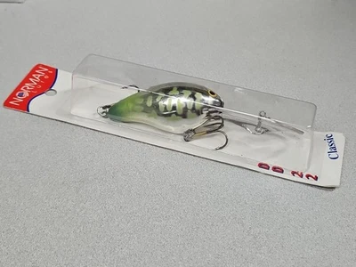 Discontinued Norman DD22 Crankbait...Chrome/Chart/Green CD...Tough--NOS!!! - Image 1 of 3