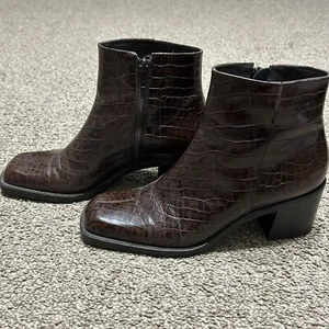 NWOB Bandolino Brown Metallic Croc Embossed Square Toe Boots Maximalism Size 8 - Picture 1 of 10