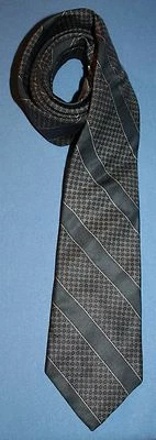 Gravata Yves Saint Laurent gola de seda cinza estampa geométrica YSL 3" listras cinzentas largas - Imagem 1 de 4