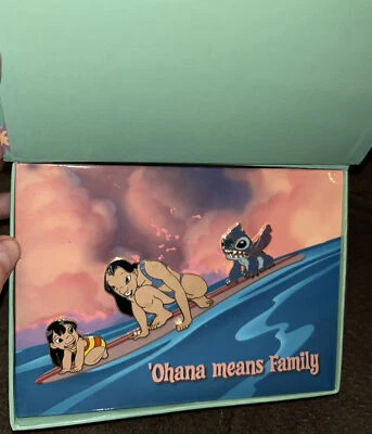 Juego en caja Disney A Family Pin Gathering Le Stitch Lilo Nani Surfing Ohana Family Foto 1 de 3