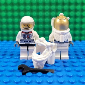 LEGO City Space Shuttle Astronaut Minifigures Helmet Parts Lot cty0568 twn303 - Picture 1 of 23