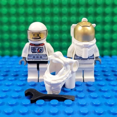 LEGO City Space Shuttle Astronaut Minifigures Helmet Parts Lot cty0568 twn303 - Image 1 of 4