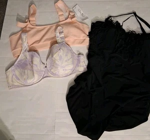 Damenpaket 3 verschiedene Stile und Marken Bikini Tops und 1 Stück Anzug Neu Zustand - Bild 1 von 6