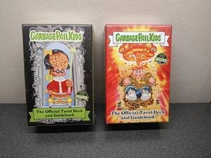 2 NEU! Sealed Garbage Pail Kids GPK Topps Tarot Cards Deck & Guidebook FYE - Bild 1 von 4