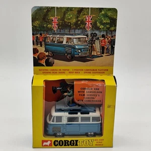 COMMER VAN MIT SAMUELSON FILM SERVICE KAMERA UND KAMERAMANN 147 MODELLINO - Bild 1 von 3