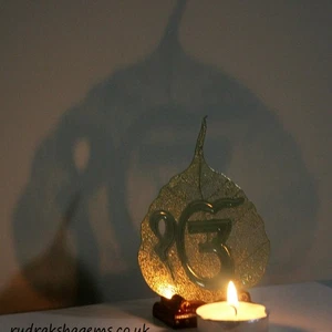 Omkar Wahe Guru / Khanda Sij God Símbolos En Metal Tallada Hoja Madera Soporte - Picture 1 of 7