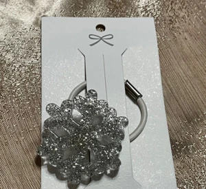 Gymboree  SILVER SPARKLE SNOWFLAKE HAIR PONY TAIL HAIR TIE - Picture 1 of 3