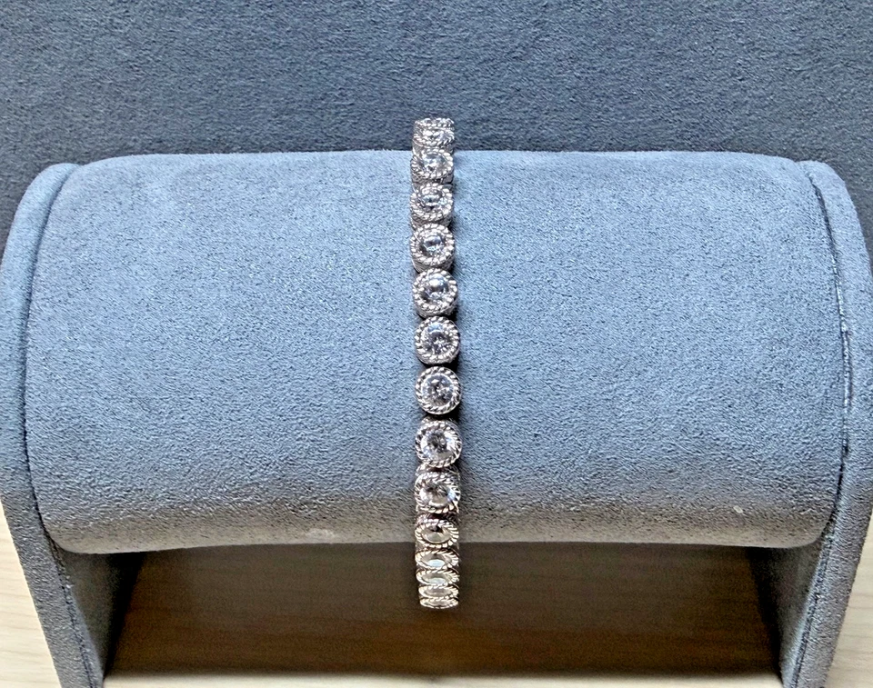 Теннисный браслет Judith Ripka Diamonique с фианитами серебро 925 пробы 7,25 дюйма - Изображение 1 из 4