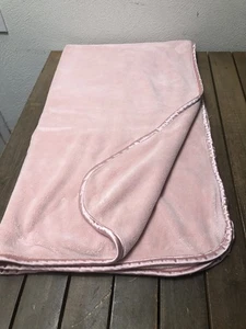 Brookstone NAP Pink Travel/Spa Throw Blanket Satin Trim Soft 2Ply 38x66” EUC - Picture 1 of 10