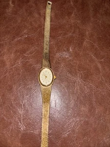 Women’s gold tone Armitron quartz R753 - Picture 1 of 4