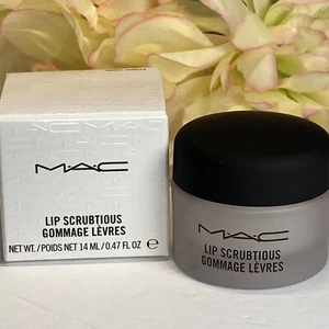 MAC Lip Scrubtious Sweet Vanilla 14 ml/0,47 oz Lip Scrub nuovo con scatola AUTENTICO spedizione gratuita - Foto 1 di 1