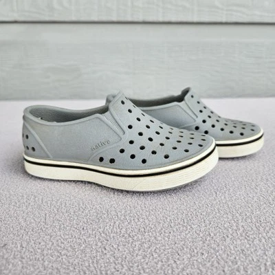 Zapatos sin cordones unisex Native Miles para niños pequeños talla C7 grises blancos Foto 1 de 4