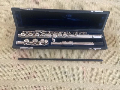 Roy Benson Querflöte, Silber, mit Ständer, Aufbewahrungsetui und Putzstab. - Bild 1 von 4