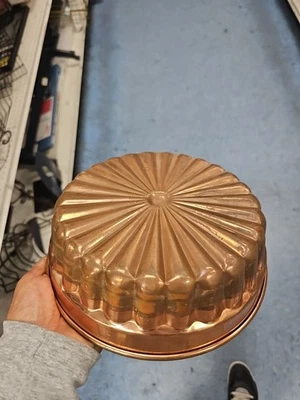 Molde de gelatina vintage color cobre aluminio festoneado redondo  Foto 1 de 4