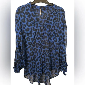 Free People transparentes blaues Leopardenhemd mit Rollärmeln - Bild 1 von 6