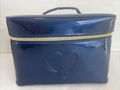Bolsa de cosméticos de maquillaje Cle De Peau Beaute azul zafiro charol 8x5x5 mango con cremallera Foto 1 de 4
